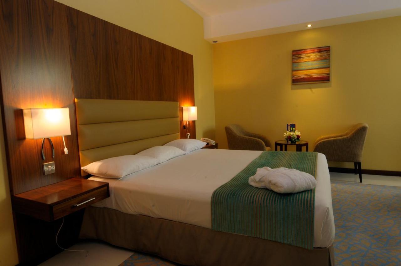 Howard Johnson By Wyndham Abu Dhabi Downtown Eksteriør billede